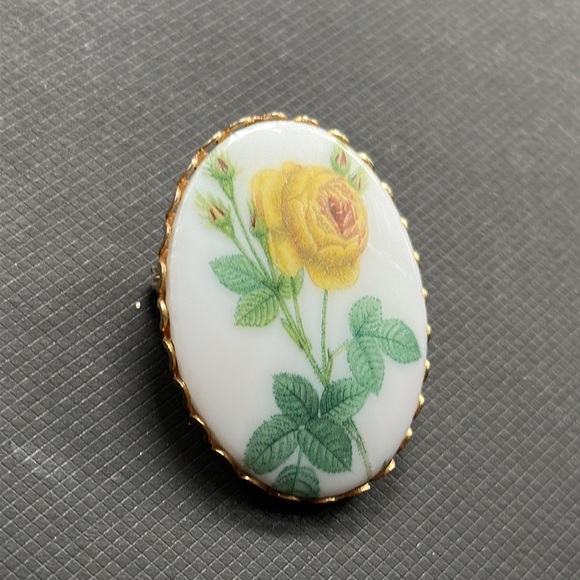 Vintage 60’s porcelain Painted Yellow Rose Bud Blossom Flower Brooch Pin floral - Picture 7 of 7